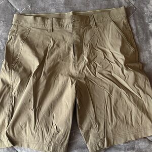 Eddie Bauer Men's Khaki/Green Flat Front Shorts